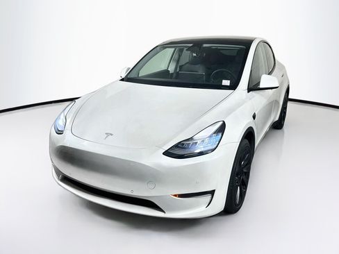 Used 2021 Tesla Model Y Long Range AWD/4WD image 3