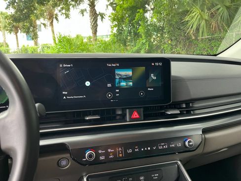 Used 2026 Kia Carnival FWD image 16