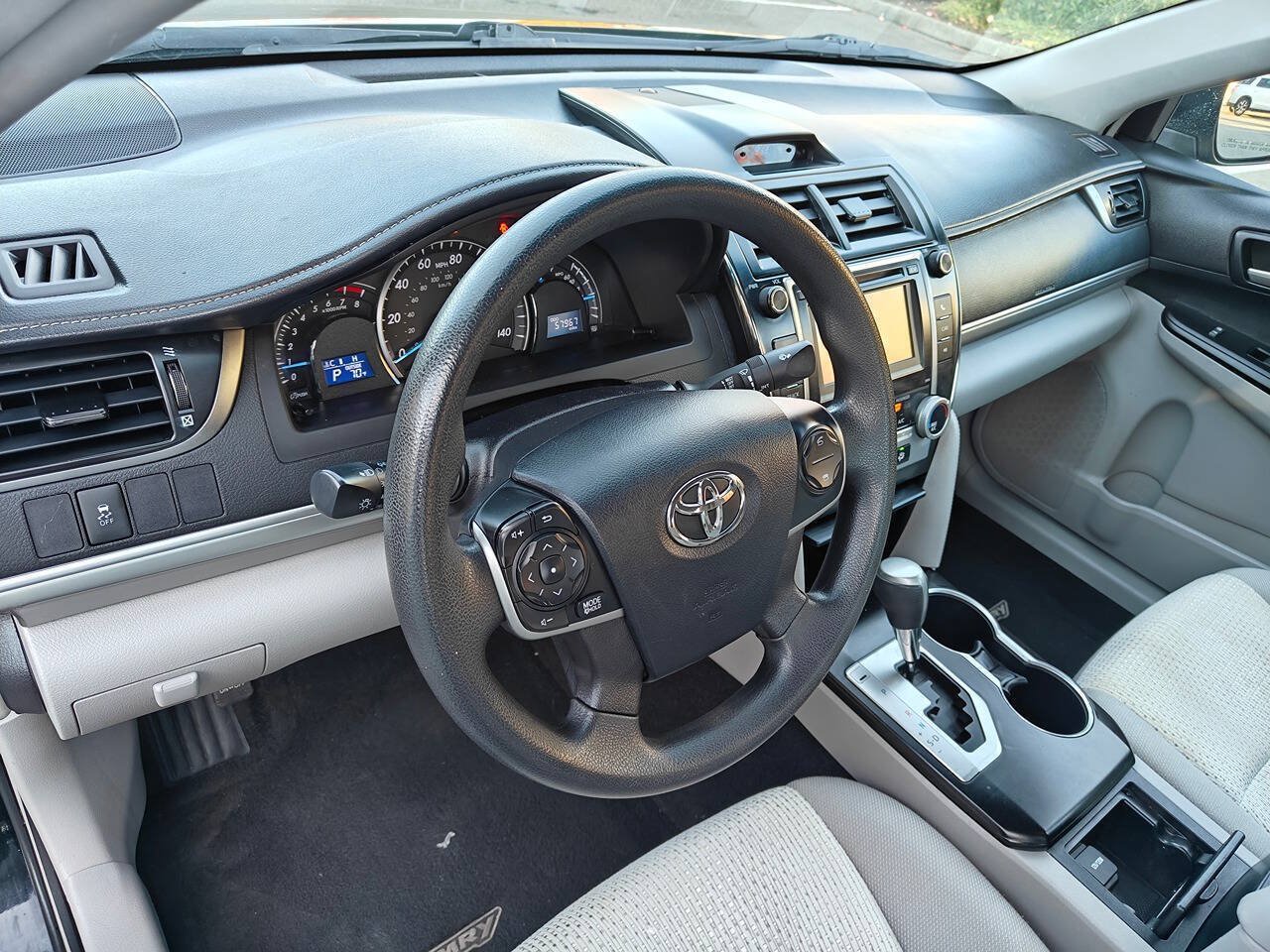 Used 2014 Toyota Camry LE FWD image 15