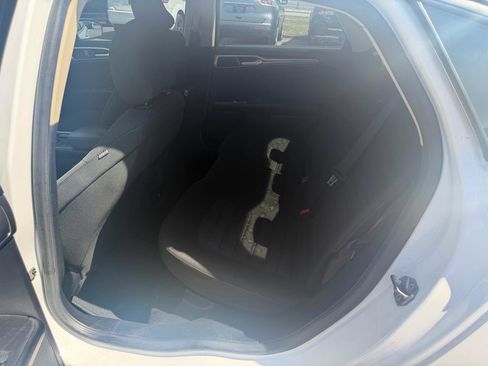 Used 2018 Ford Fusion SE FWD image 12