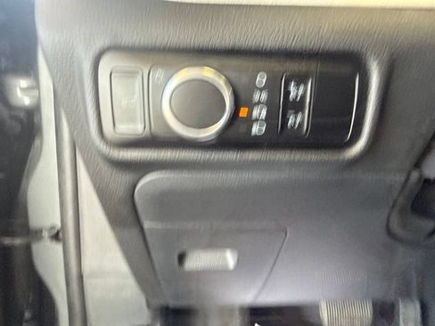 Used 2023 Ford Explorer XLT AWD/4WD image 16