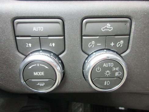 New 2026 GMC Sierra 1500 Elevation image 16