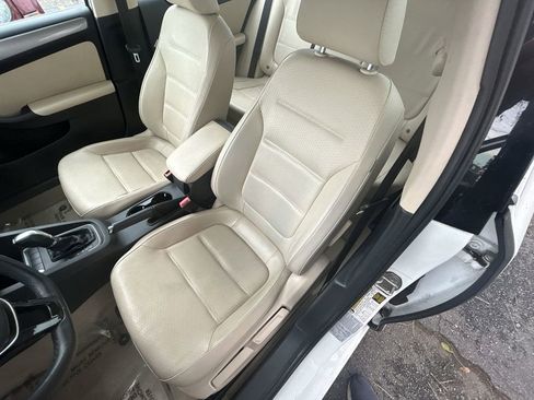 Used 2015 Volkswagen Jetta SE FWD image 14