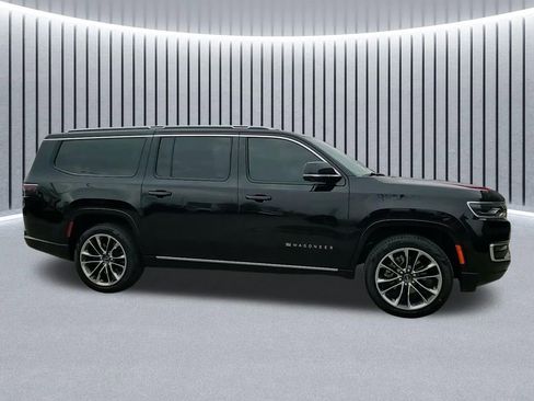 Used 2024 Jeep Wagoneer L Series III w/ Premium Group I image 3