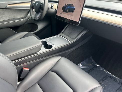 Used 2022 Tesla Model Y Long Range image 20