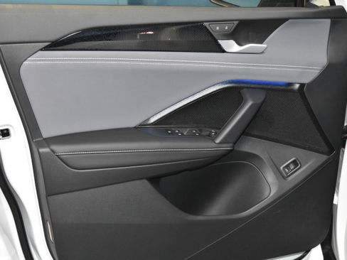 New 2026 Volkswagen Tiguan SE R-Line image 3