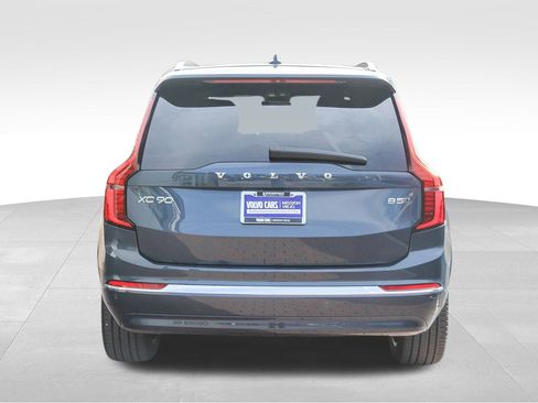 Certified 2025 Volvo XC90 B5 Core w/ Climate Package image 9