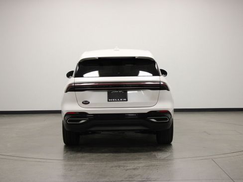 Used 2024 Lincoln Nautilus Premier AWD/4WD image 7