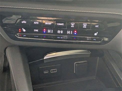 Used 2021 Buick Envision Essence w/ Sport Touring Package image 22