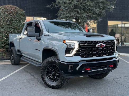 Used 2024 Chevrolet Silverado 2500 ZR2 w/ Technology Package image 7