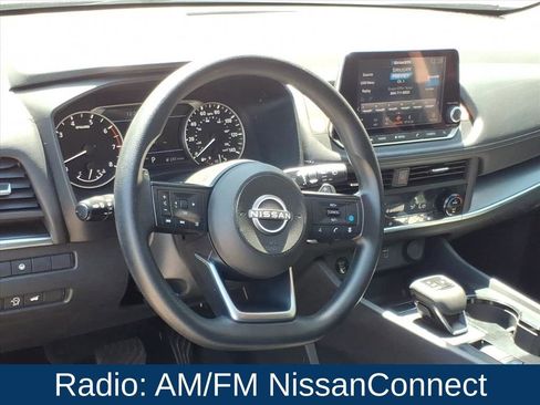 Used 2024 Nissan Rogue SV image 2