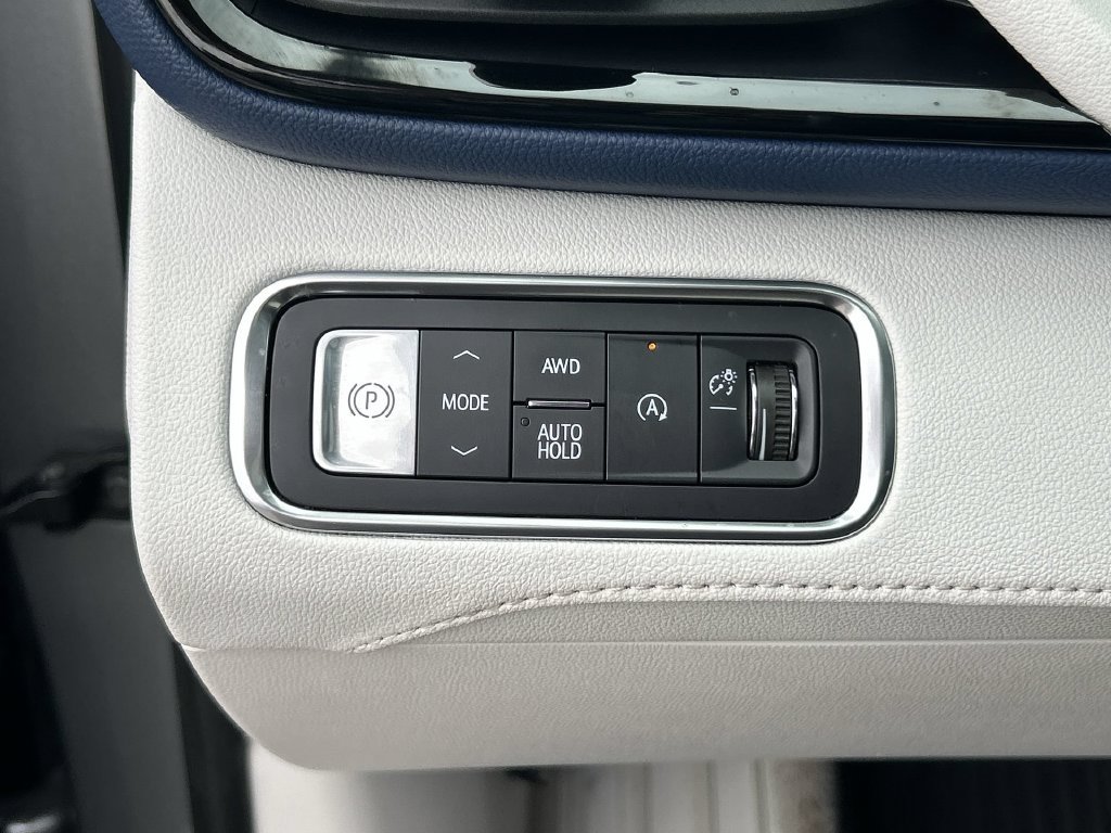 Used 2025 Buick Enclave Avenir w/ Super Cruise Package AWD/4WD image 18