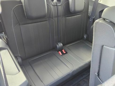Used 2023 Volkswagen Tiguan SE FWD image 16