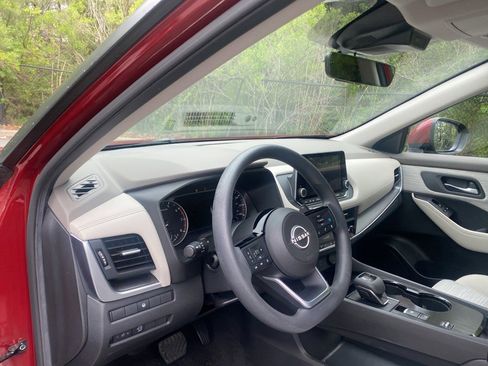 Used 2023 Nissan Rogue SV FWD image 12