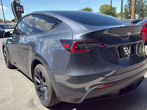 Used 2023 Tesla Model Y Long Range AWD/4WD image 6