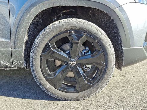 New 2026 Volkswagen Taos SEL image 6