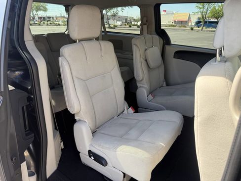 Used 2016 Dodge Grand Caravan SXT w/ UConnect Hands-Free Group FWD image 20