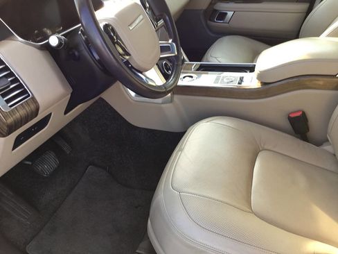 Used 2018 Land Rover Range Rover HSE image 18