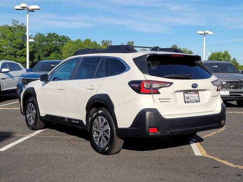 Used 2024 Subaru Outback Premium AWD/4WD image 8