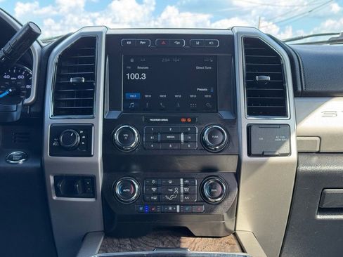 Used 2019 Ford F250 Lariat w/ Lariat Ultimate Package AWD/4WD image 32