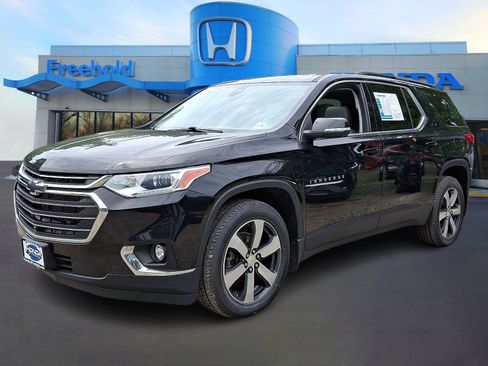 Used 2021 Chevrolet Traverse LT w/ LT Premium Package AWD/4WD image 3
