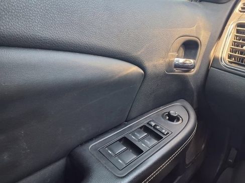 Used 2012 Chrysler 200 Limited FWD image 17