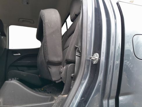 Used 2019 Chevrolet Colorado LT w/ LT Convenience Package AWD/4WD image 28