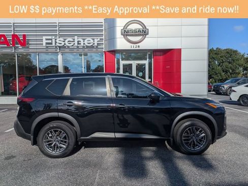 Used 2021 Nissan Rogue S FWD image 3