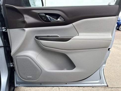 Used 2017 GMC Acadia SLT image 20