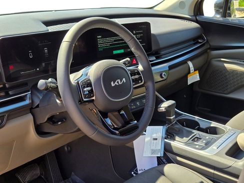 New 2026 Kia Carnival image 17