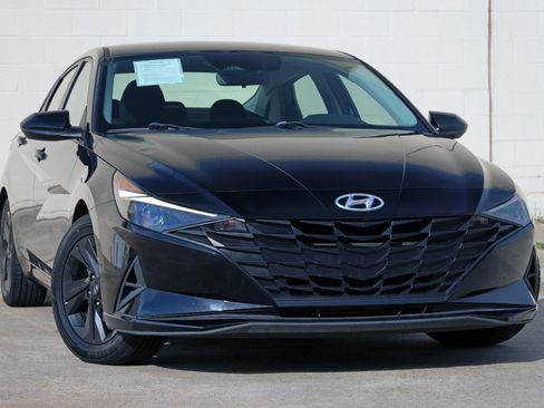 Used 2021 Hyundai Elantra SEL FWD image 2