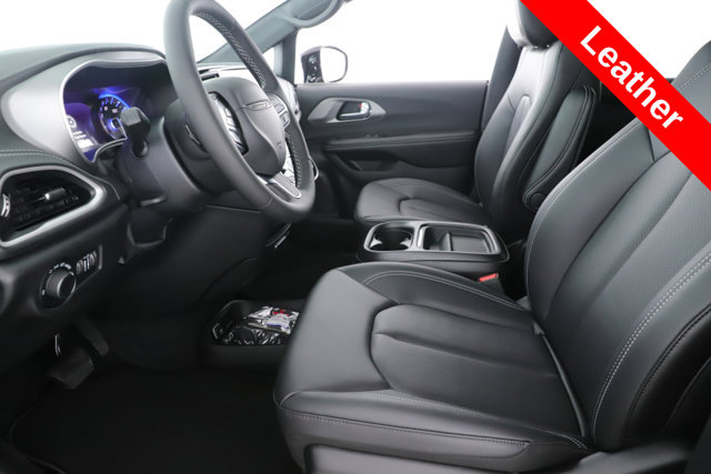 New 2027 Chrysler Pacifica Select FWD image 16