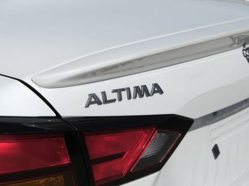 Used 2023 Nissan Altima 2.0 SR FWD image 45