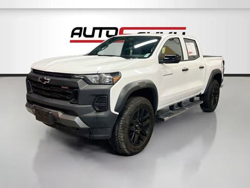 Used 2024 Chevrolet Colorado Trail Boss w/ Advanced Trailering Package AWD/4WD image 3