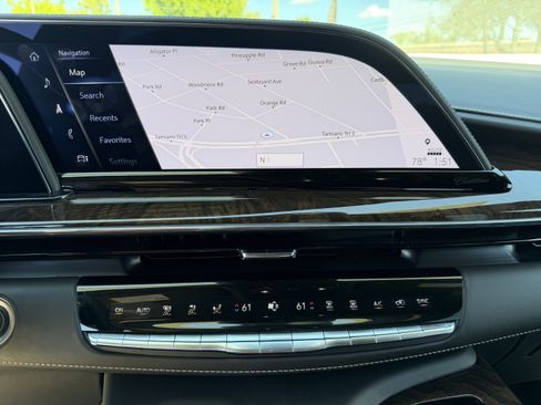 Certified 2022 Cadillac Escalade Premium Luxury Platinum w/ LPO, Radiant Package image 22