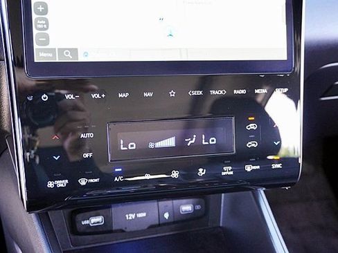 Certified 2024 Hyundai Tucson Limited AWD/4WD image 32