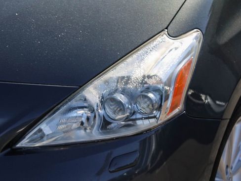 Used 2012 Toyota Prius V Five image 8