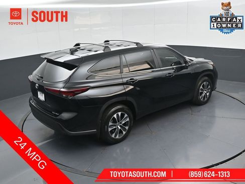 Used 2024 Toyota Highlander XLE AWD/4WD image 42