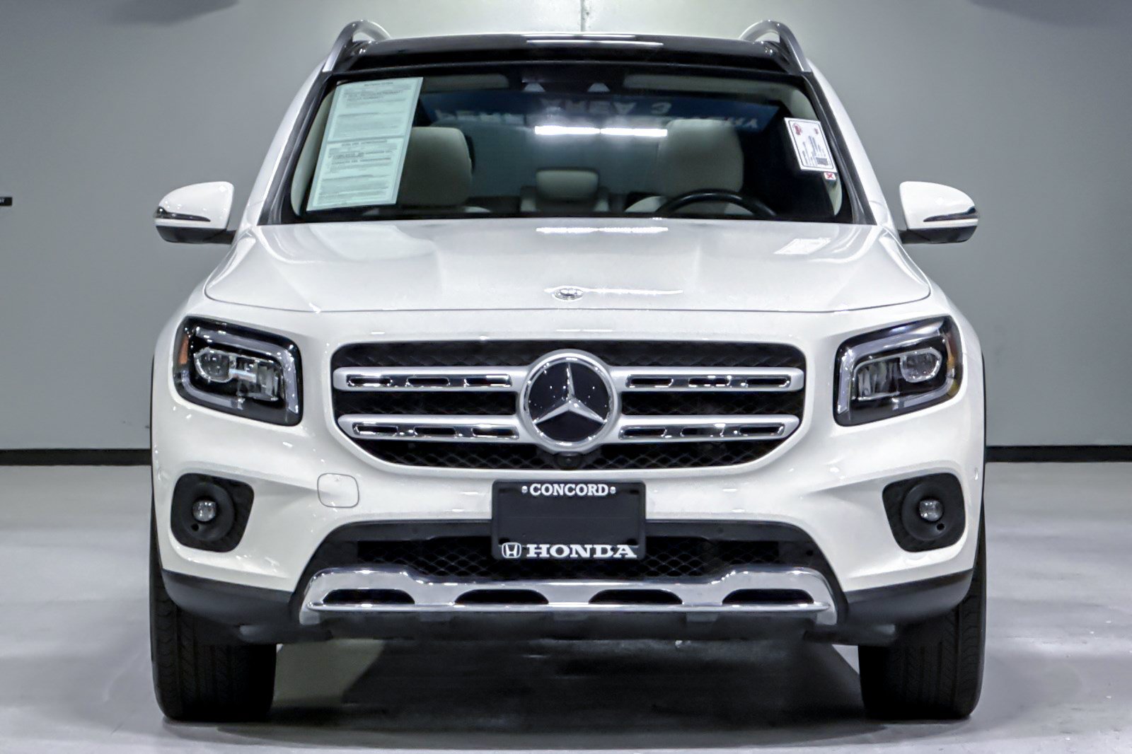 Used 2023 Mercedes-Benz GLB 250 w/ Premium Package image 6