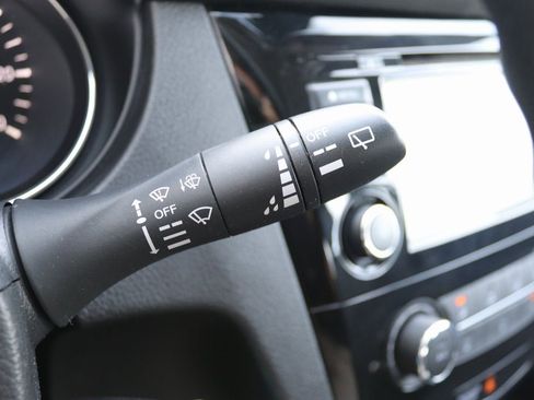 Used 2021 Nissan Rogue Sport S image 22