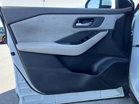 Used 2021 Nissan Rogue SV image 10