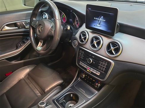 Used 2019 Mercedes-Benz CLA 250 image 10