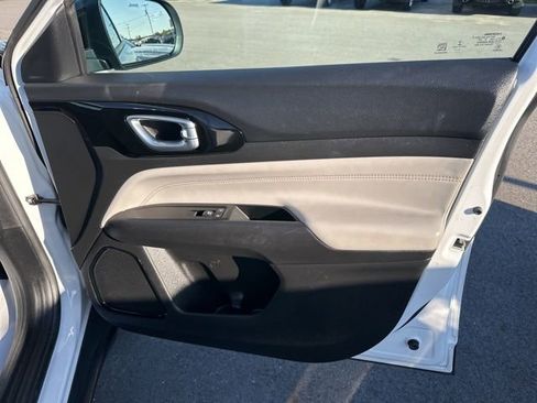 Used 2022 Jeep Compass Limited image 9