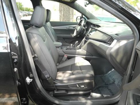 Used 2025 Cadillac XT6 Luxury FWD image 19