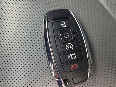 Used 2019 Lincoln Nautilus Reserve w/ Driver Assistance Package AWD/4WD image 32