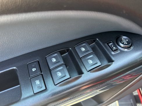 Used 2018 Chevrolet Colorado Z71 AWD/4WD image 13