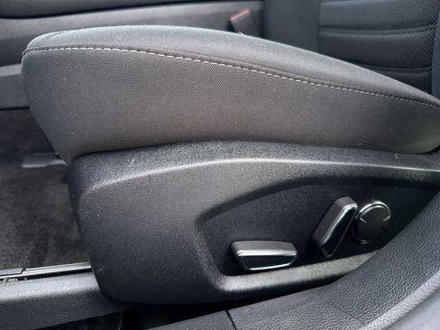 Used 2020 Ford Fusion SE FWD image 18