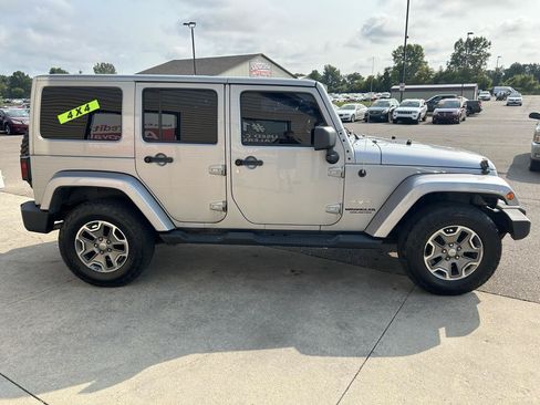 Used 2013 Jeep Wrangler Unlimited Sahara w/ Dual Top Group AWD/4WD image 6