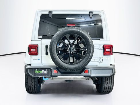 Used 2022 Jeep Wrangler Unlimited Sahara AWD/4WD image 7
