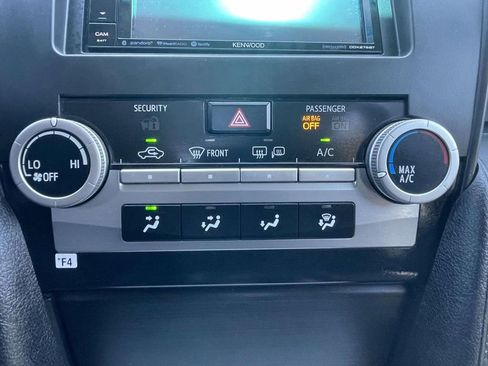 Used 2014 Toyota Camry SE image 36